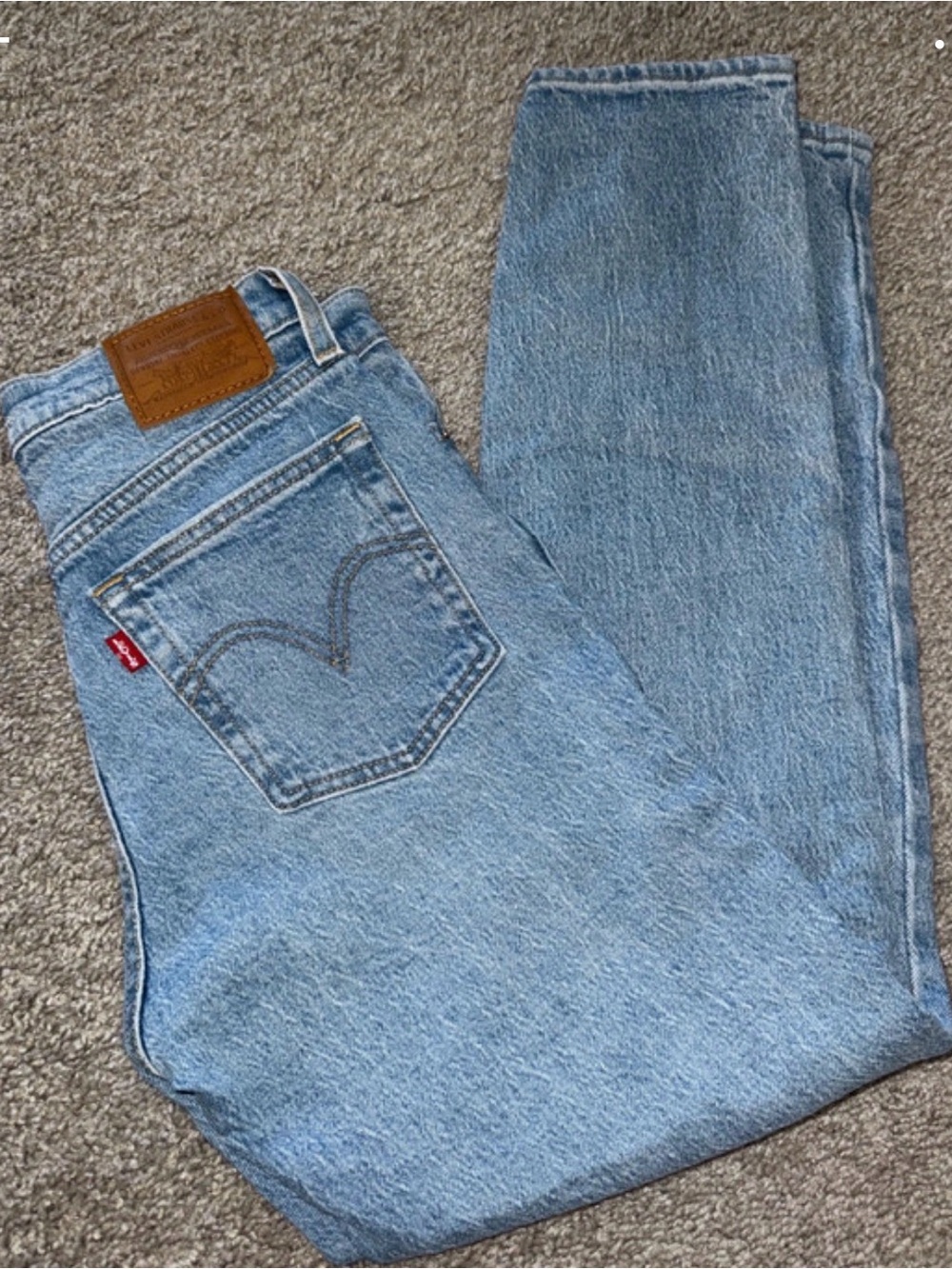 NWOT Levi's Womenโs Light Blue Classic Straight Jeans